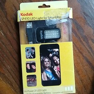 NWT "Kodak" SP410 LED light for smartphone selfies